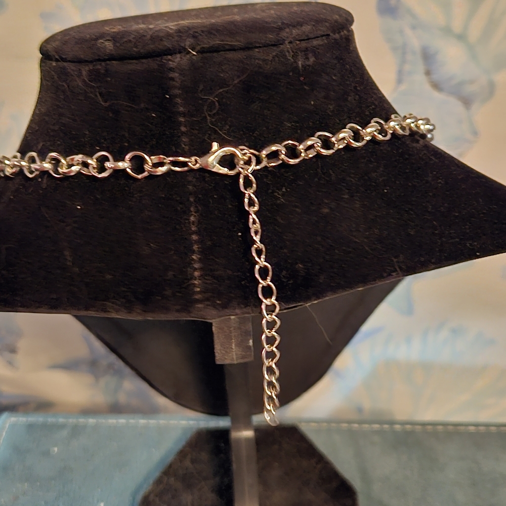 Gray beaded cha cha necklace - Picture 2 of 2